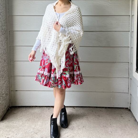 Handmade Crochet Shawl Wraps in White.--DA5 - Picture 4 of 12